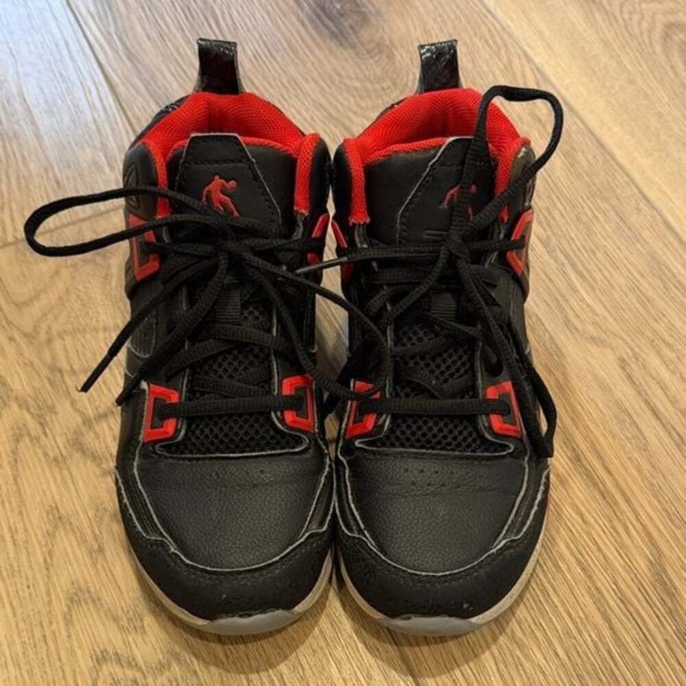 AND1 Black & Red High Top Boys Basketball Sneakers Size 2